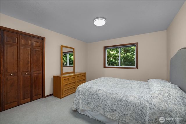 5023 Cooper Point Road NW, Olympia, WA 98502