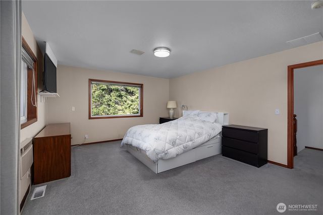 5023 Cooper Point Road NW, Olympia, WA 98502