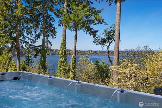 5023 Cooper Point Road NW, Olympia, WA 98502