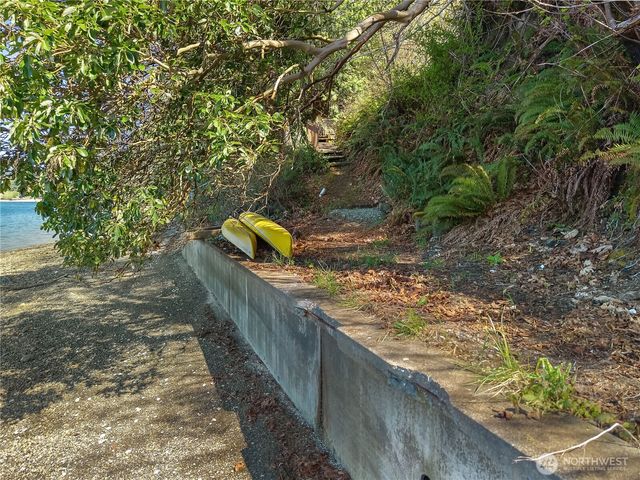 5023 Cooper Point Road NW, Olympia, WA 98502