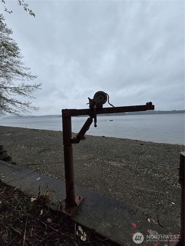 5023 Cooper Point Road NW, Olympia, WA 98502