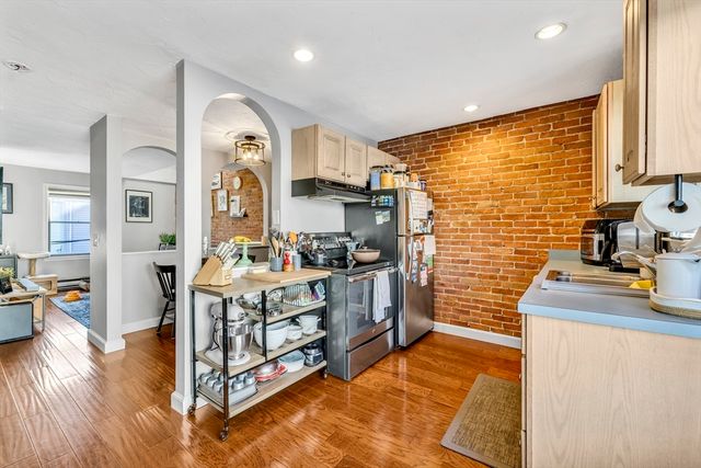 3 Kemble Pl 2, Boston, MA 02127