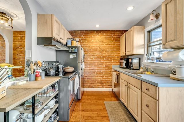 3 Kemble Pl 2, Boston, MA 02127