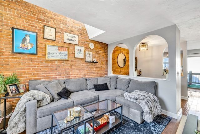 3 Kemble Pl 2, Boston, MA 02127