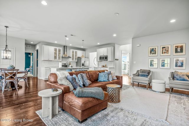 18104 Brightleaf Pl, Fisherville, KY 40023