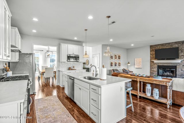 18104 Brightleaf Pl, Fisherville, KY 40023