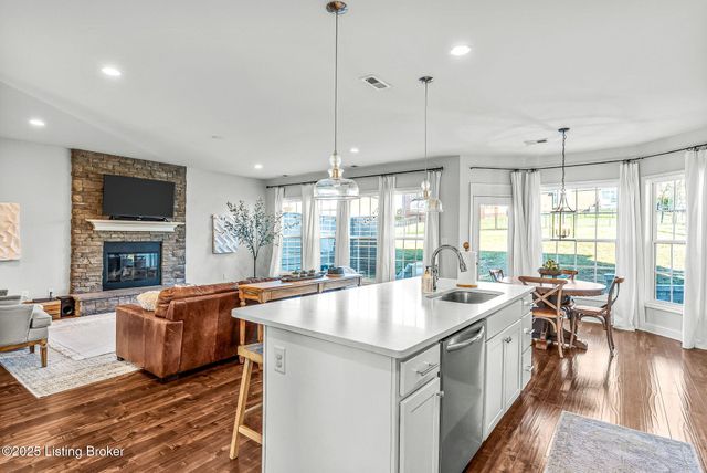 18104 Brightleaf Pl, Fisherville, KY 40023