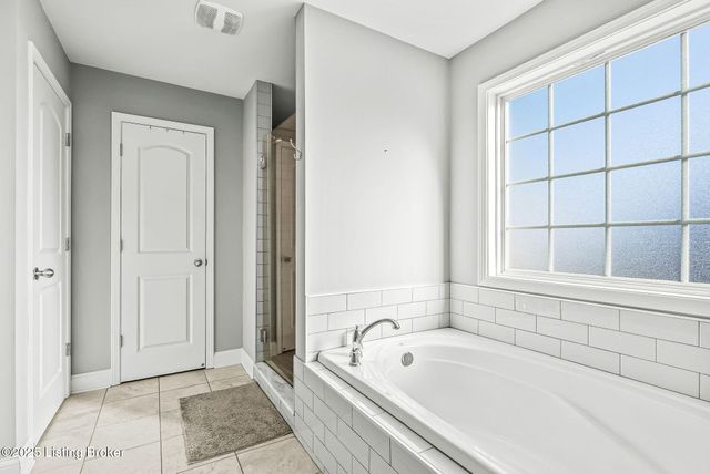 18104 Brightleaf Pl, Fisherville, KY 40023