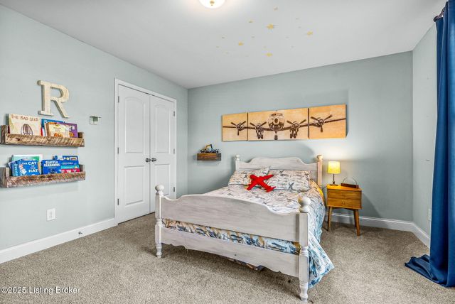 18104 Brightleaf Pl, Fisherville, KY 40023