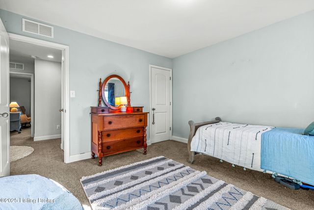 18104 Brightleaf Pl, Fisherville, KY 40023