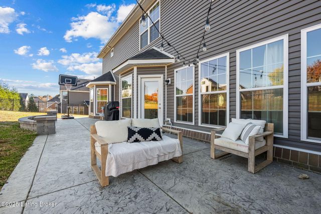 18104 Brightleaf Pl, Fisherville, KY 40023