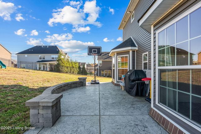 18104 Brightleaf Pl, Fisherville, KY 40023