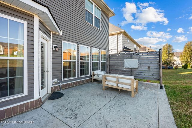 18104 Brightleaf Pl, Fisherville, KY 40023