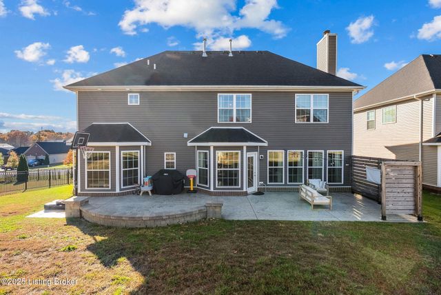 18104 Brightleaf Pl, Fisherville, KY 40023