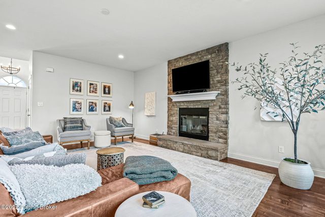 18104 Brightleaf Pl, Fisherville, KY 40023