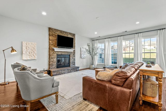 18104 Brightleaf Pl, Fisherville, KY 40023