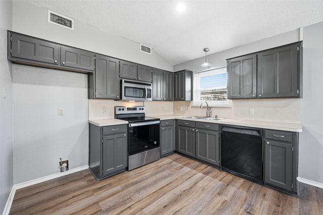 6421 Fairview Drive, Watauga, TX 76148