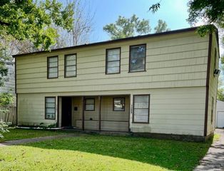 1207 2nd Avenue N, Texas City, TX 77590