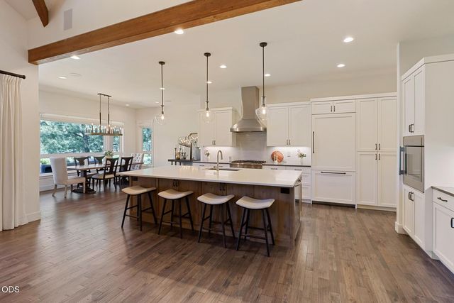 60255 Sunset View Drive, Bend, OR 97702