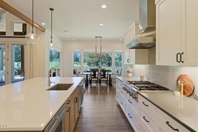 60255 Sunset View Drive, Bend, OR 97702