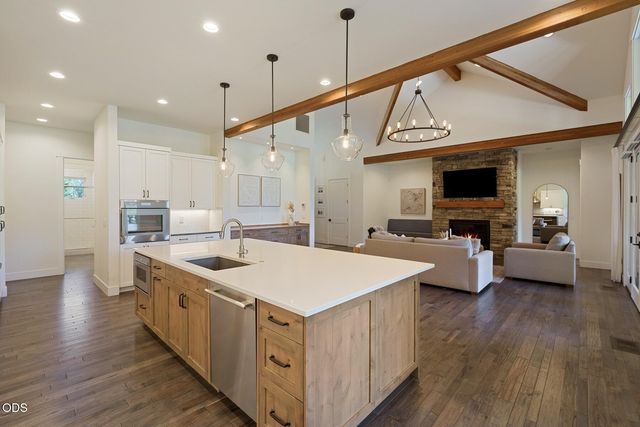 60255 Sunset View Drive, Bend, OR 97702
