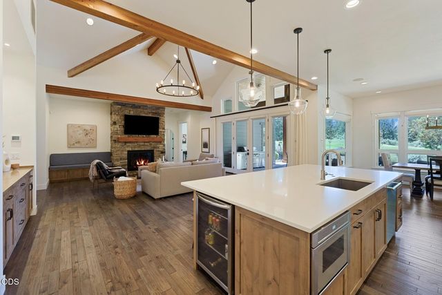 60255 Sunset View Drive, Bend, OR 97702