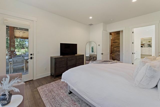 60255 Sunset View Drive, Bend, OR 97702