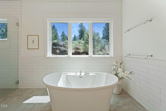 60255 Sunset View Drive, Bend, OR 97702