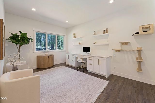 60255 Sunset View Drive, Bend, OR 97702