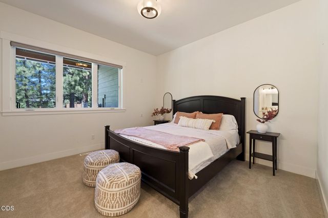 60255 Sunset View Drive, Bend, OR 97702