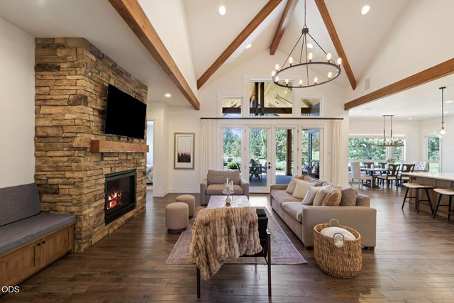 60255 Sunset View Drive, Bend, OR 97702