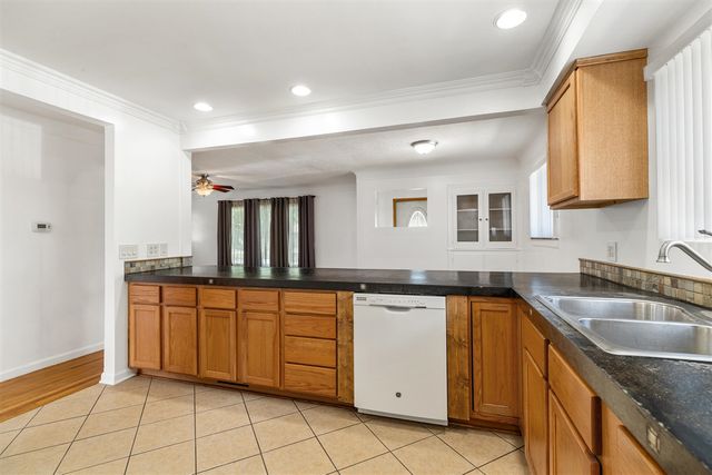 17448 Veronica Avenue, Eastpointe, MI 48021