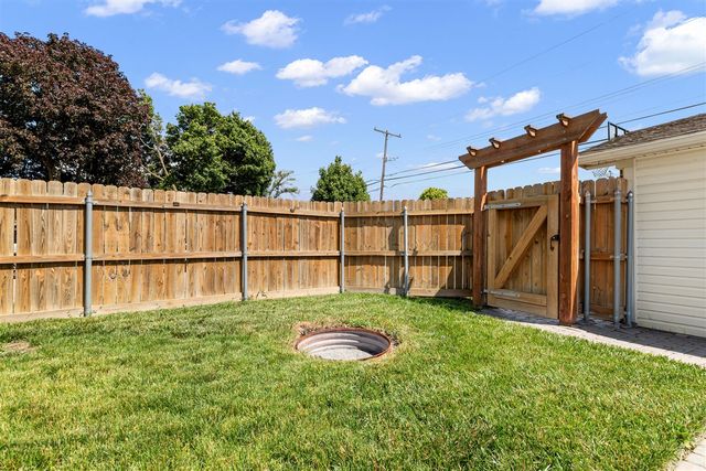 17448 Veronica Avenue, Eastpointe, MI 48021