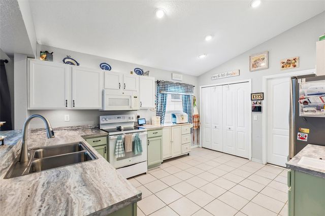 614 SOMERSTONE DRIVE, Valrico, FL 33594