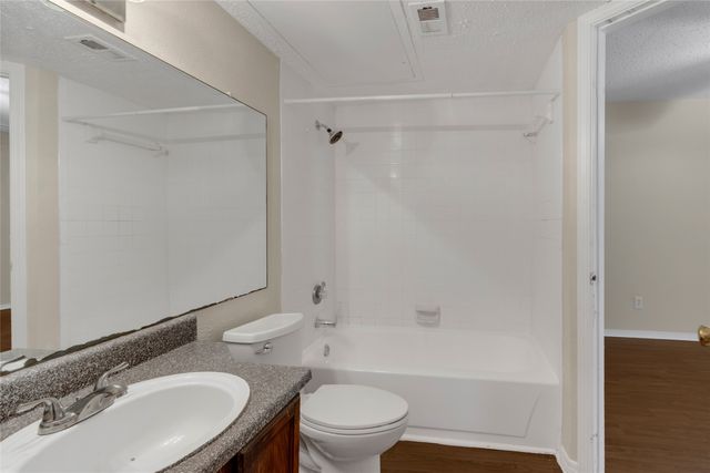 18333 Roehampton Drive 423, Dallas, TX 75252