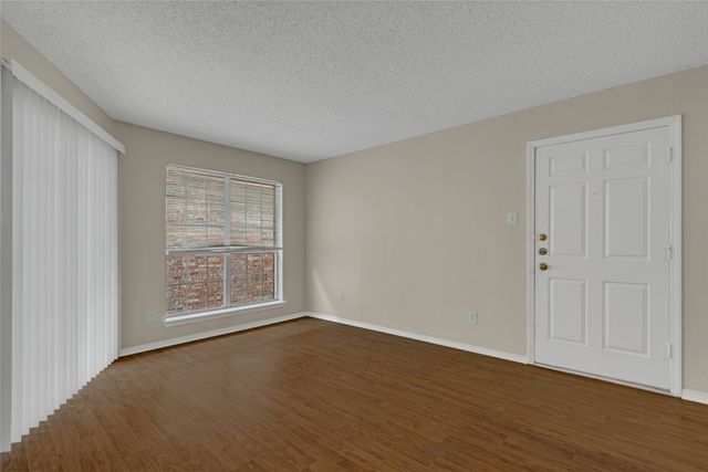 18333 Roehampton Drive 423, Dallas, TX 75252