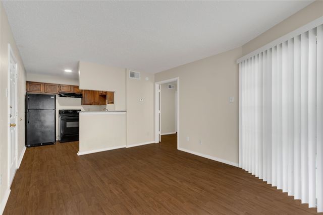 18333 Roehampton Drive 423, Dallas, TX 75252