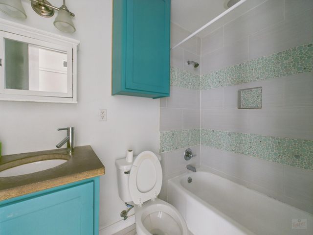 803 W 28th ST 202, Austin, TX 78705