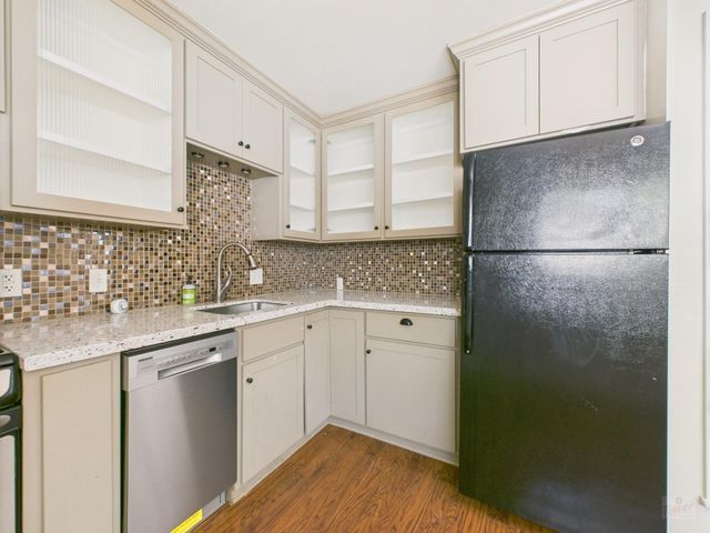 803 W 28th ST 202, Austin, TX 78705