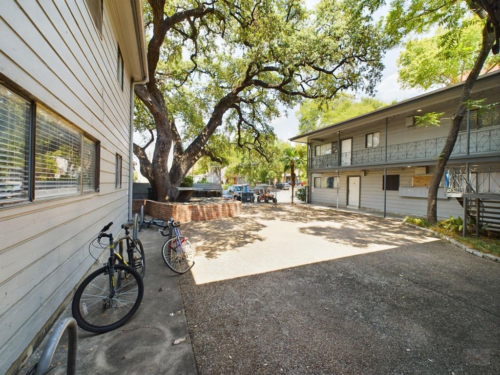 803 W 28th ST 202, Austin, TX 78705