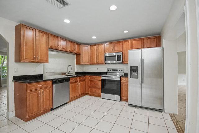 71 18th Avenue S, Lake Worth Beach, FL 33460