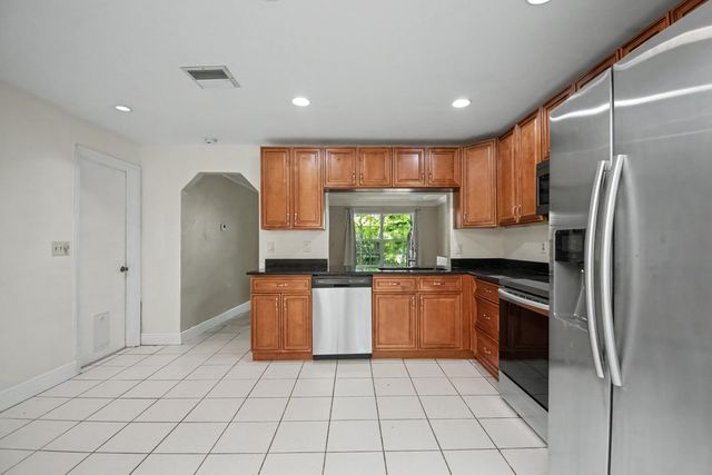 71 18th Avenue S, Lake Worth Beach, FL 33460