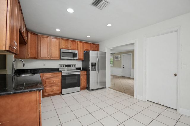 71 18th Avenue S, Lake Worth Beach, FL 33460