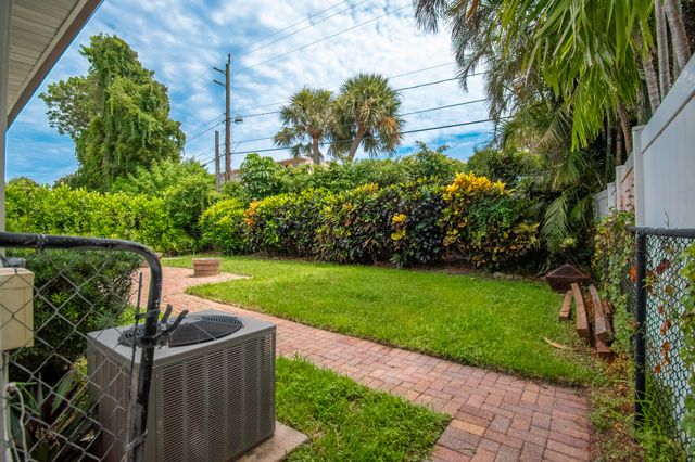 71 18th Avenue S, Lake Worth Beach, FL 33460