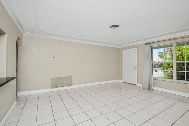 71 18th Avenue S, Lake Worth Beach, FL 33460