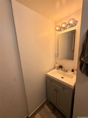 222 Kaiulani Avenue 303, Honolulu, HI 96815