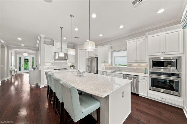9392 Terresina DR, Naples, FL 34119