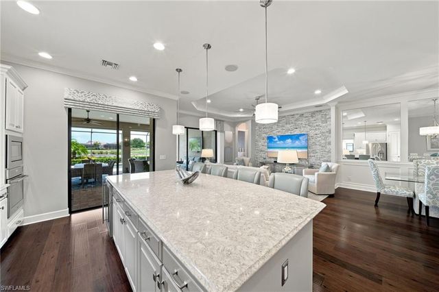 9392 Terresina DR, Naples, FL 34119