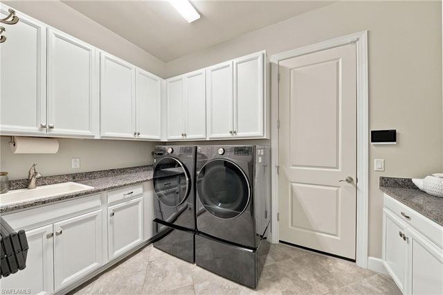 9392 Terresina DR, Naples, FL 34119