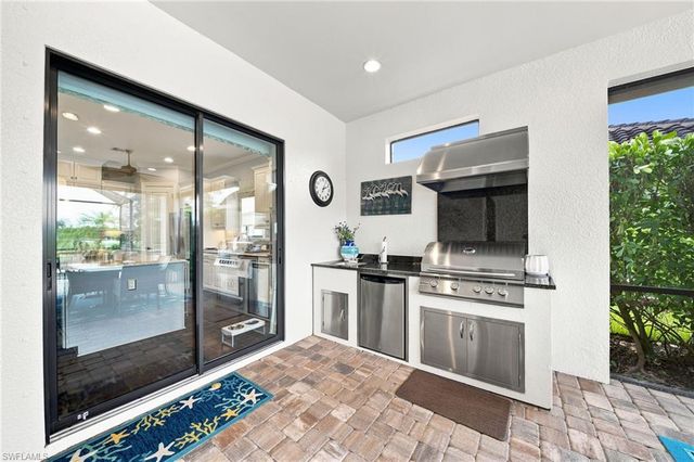 9392 Terresina DR, Naples, FL 34119